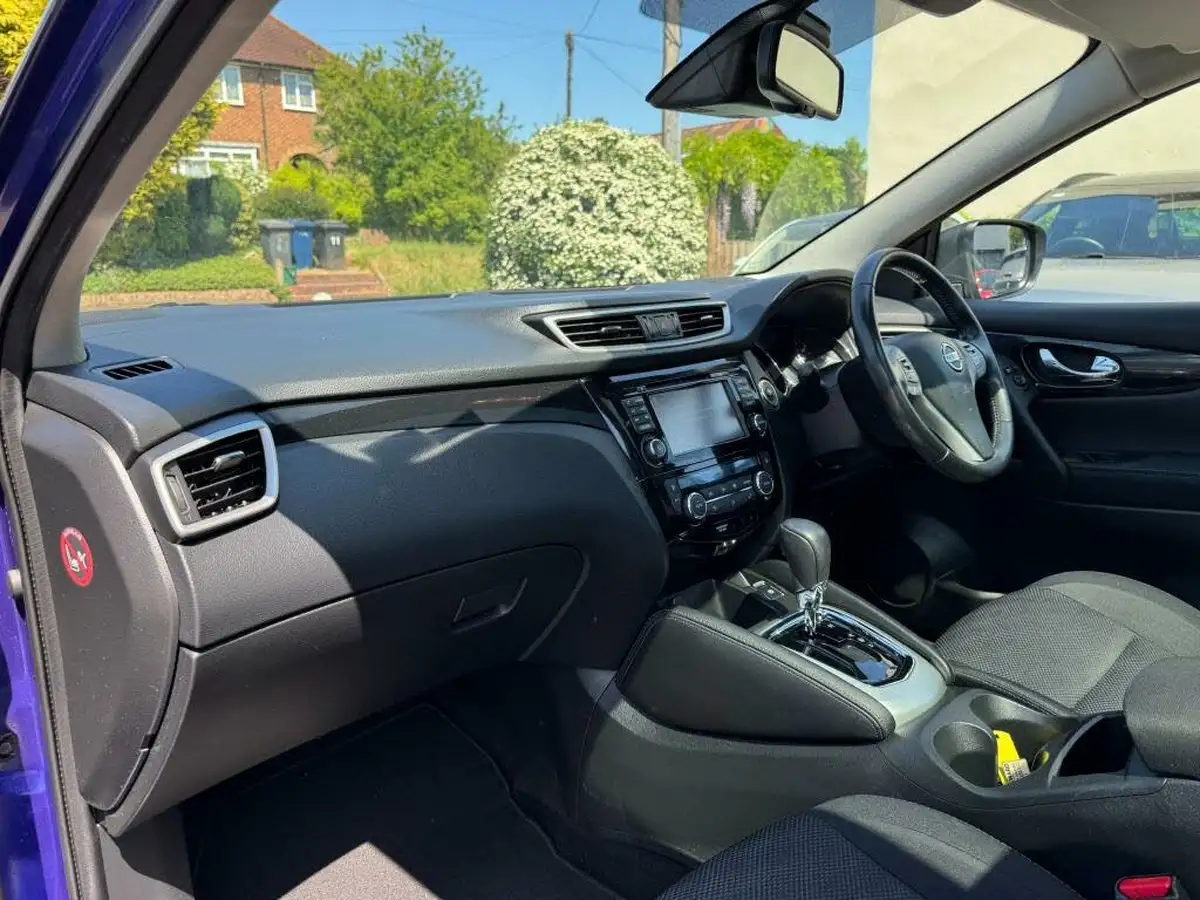 2016-nissan-qashqai-12-dig-t-n-connecta-xtronic-cvt-big-18