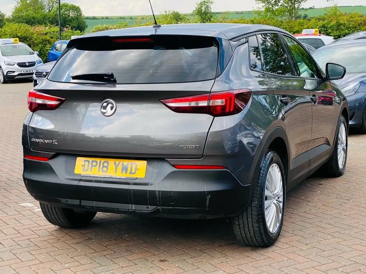 2018-vauxhall-grandland-x-12-se-130ps-big-2