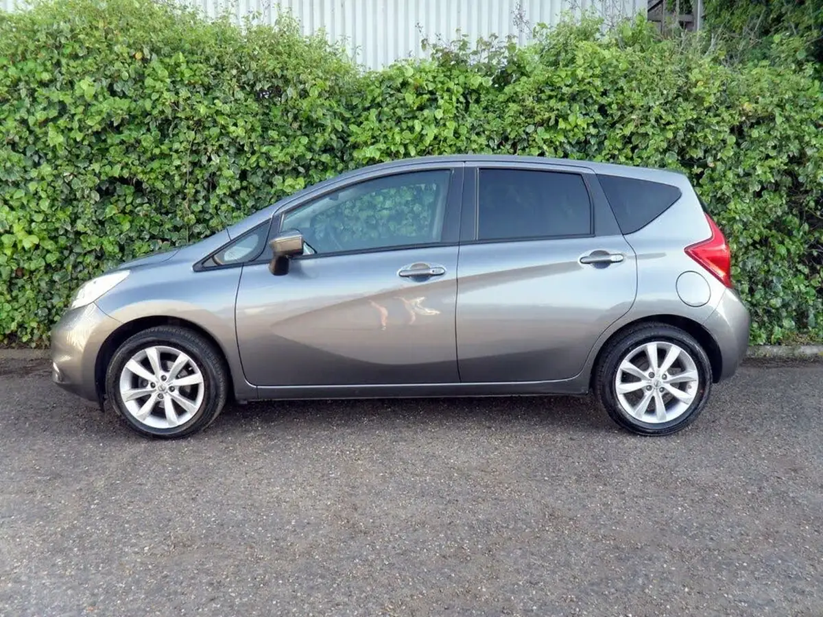 2015-nissan-note-12-tekna-big-30