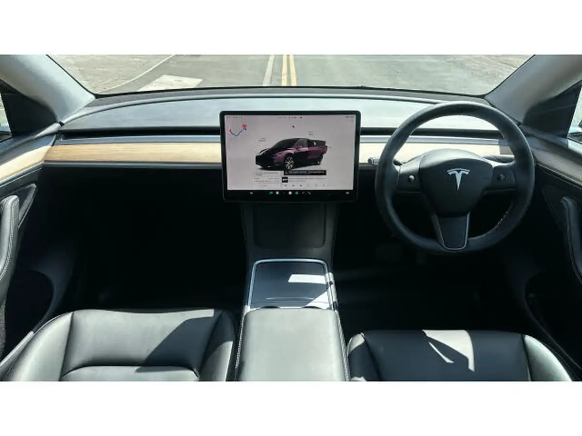 2022-tesla-model-y-e-long-range-big-9