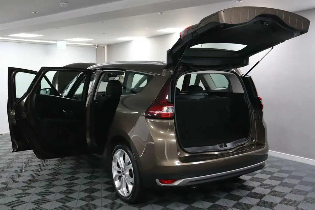 2018-renault-grand-scenic-13-tce-iconic-big-20