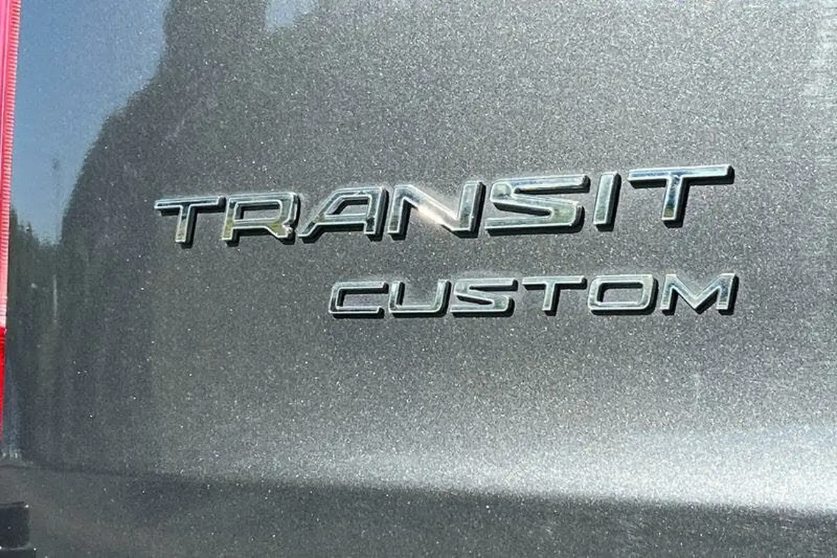 2018-ford-transit-custom-20tdci-300-l1h1-limited-130pseu6-panel-van-big-37