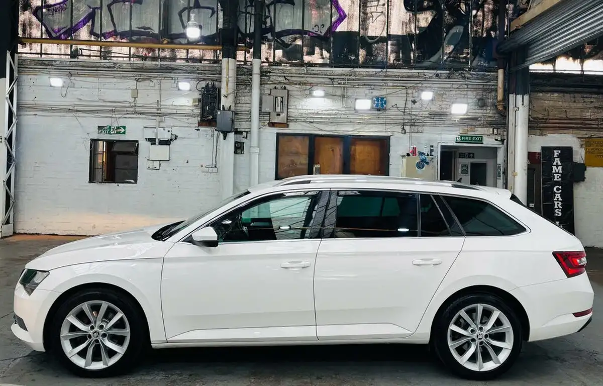2018-skoda-superb-20tdi-scr-se-technology-estate-dsg-big-8