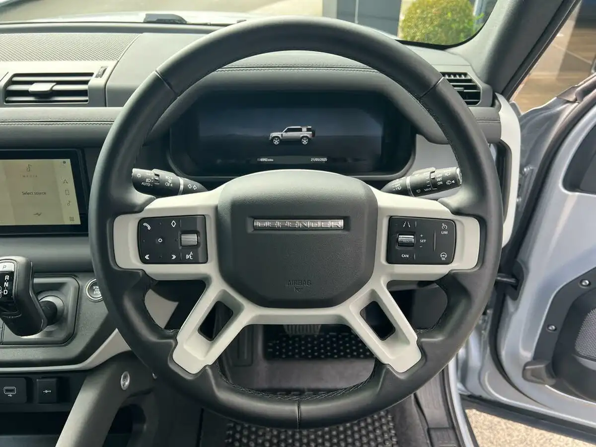 2024-land-rover-110-defender-30-d250-xs-edition-big-20