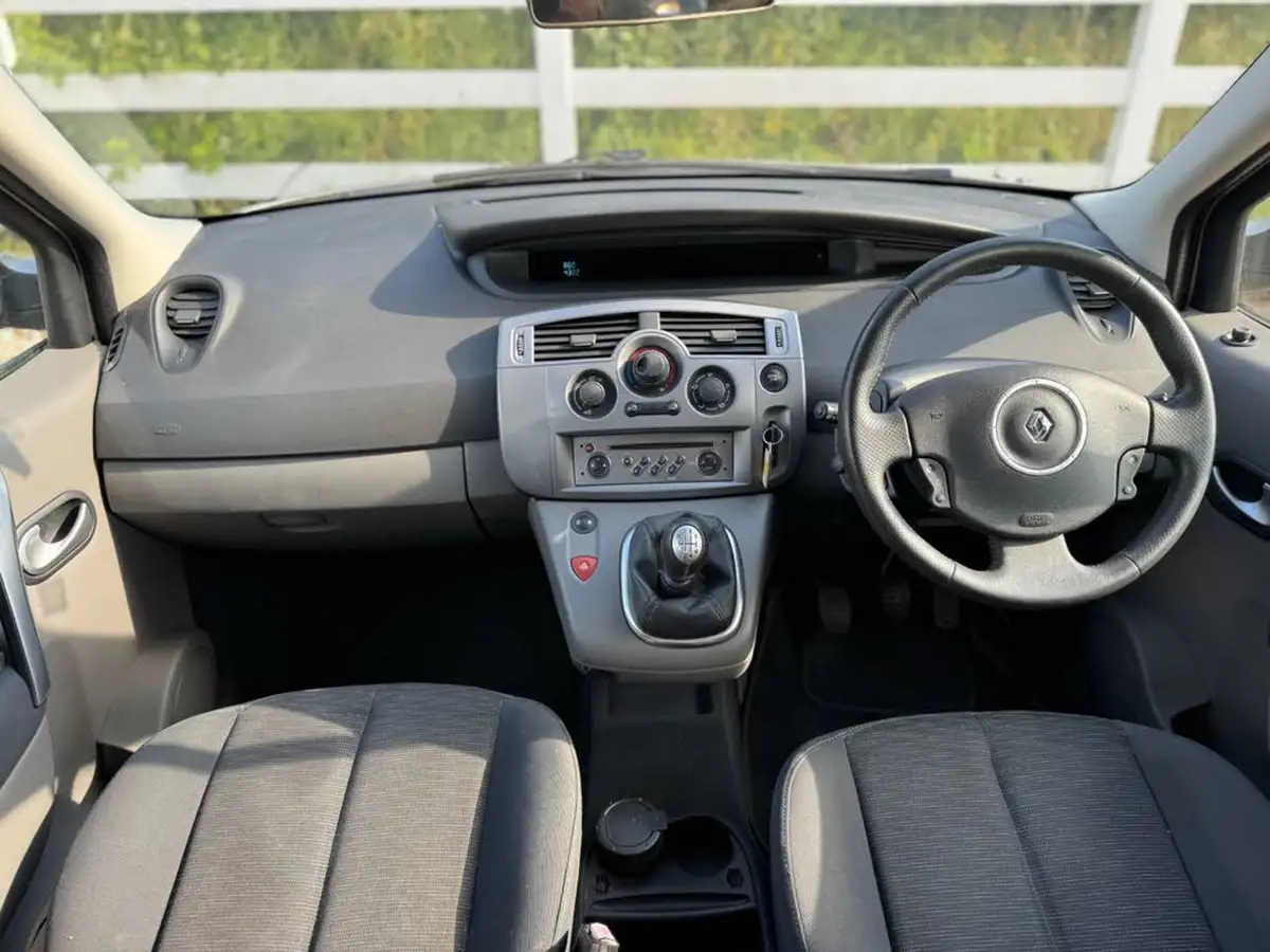 2008-renault-scenic-16-dynamique-big-1