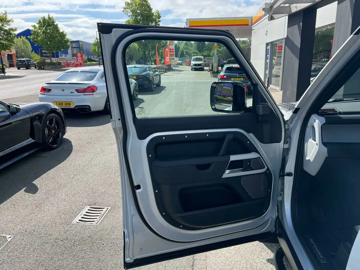 2024-land-rover-110-defender-30-d250-xs-edition-big-44