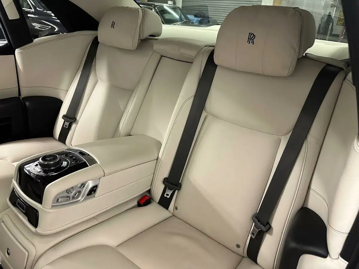 2018-rolls-royce-ghost-66-big-11