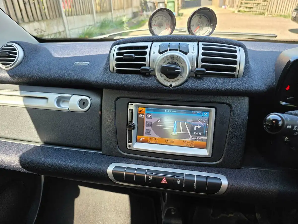 2012-smart-fortwo-10-passion-83bhp-coupe-softouch-big-14