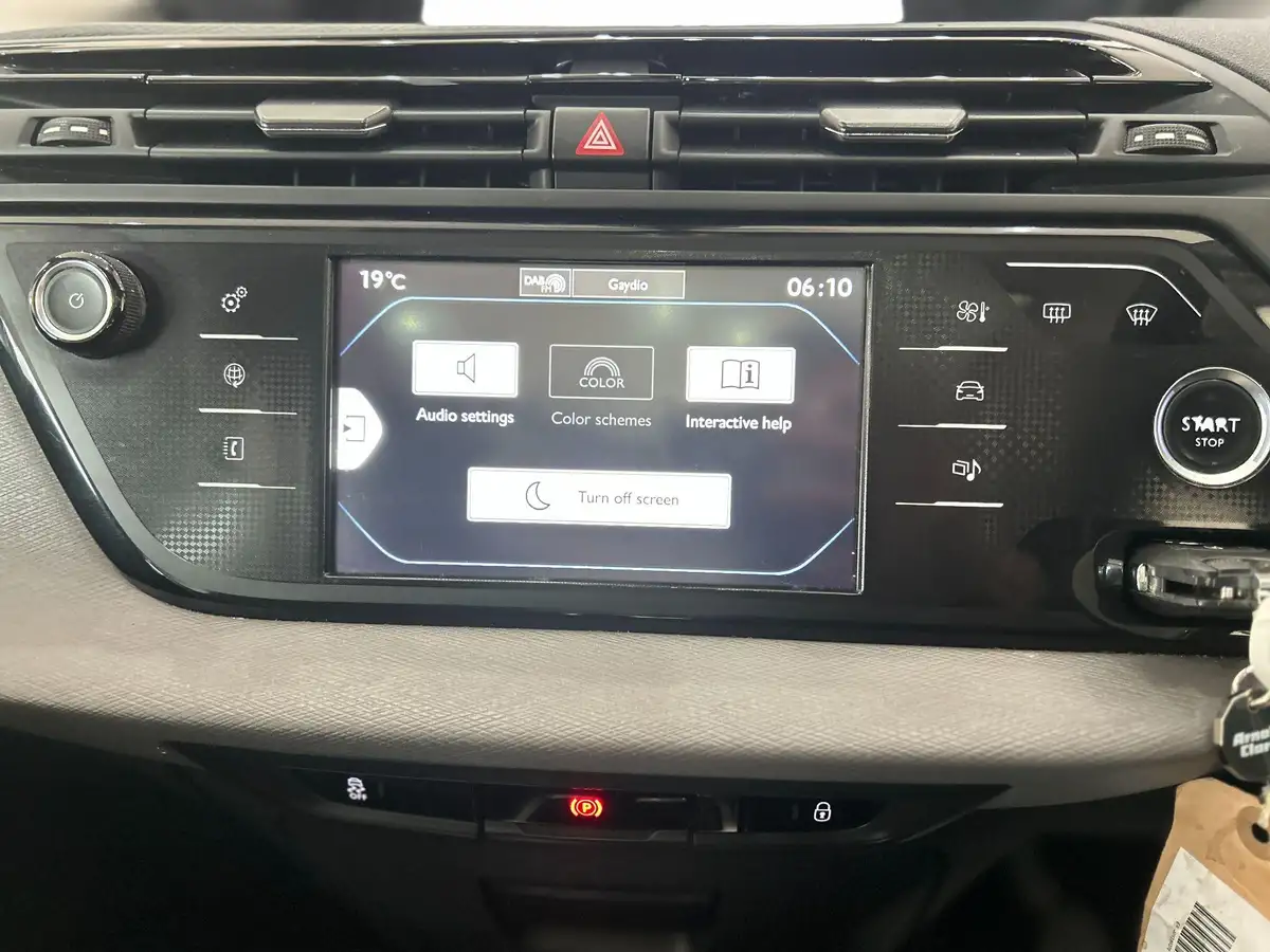 2016-citroen-grand-c4-picasso-16bluehdi-selection-big-30