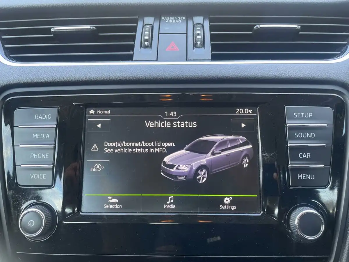 2016-skoda-octavia-20tdi-se-estate-big-55