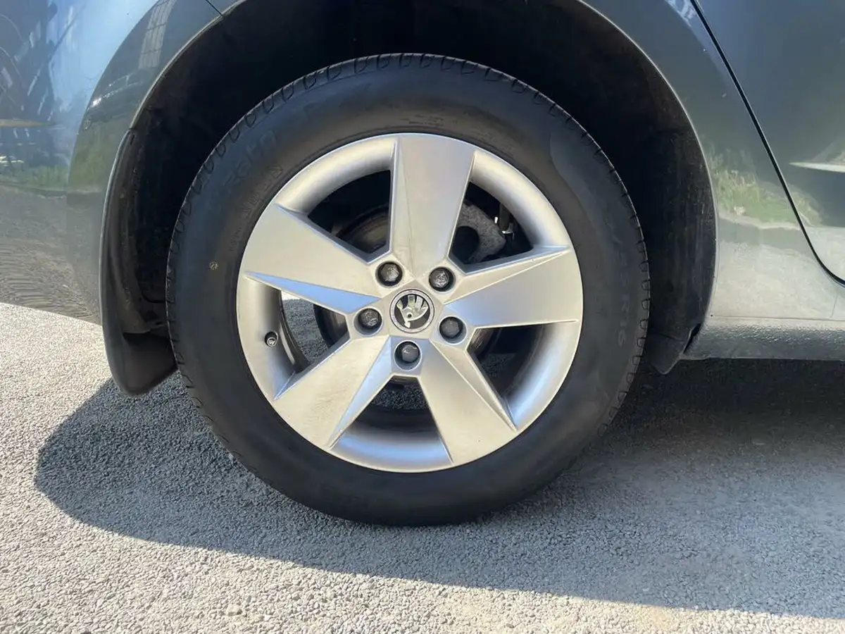 2016-skoda-octavia-20tdi-se-estate-big-79