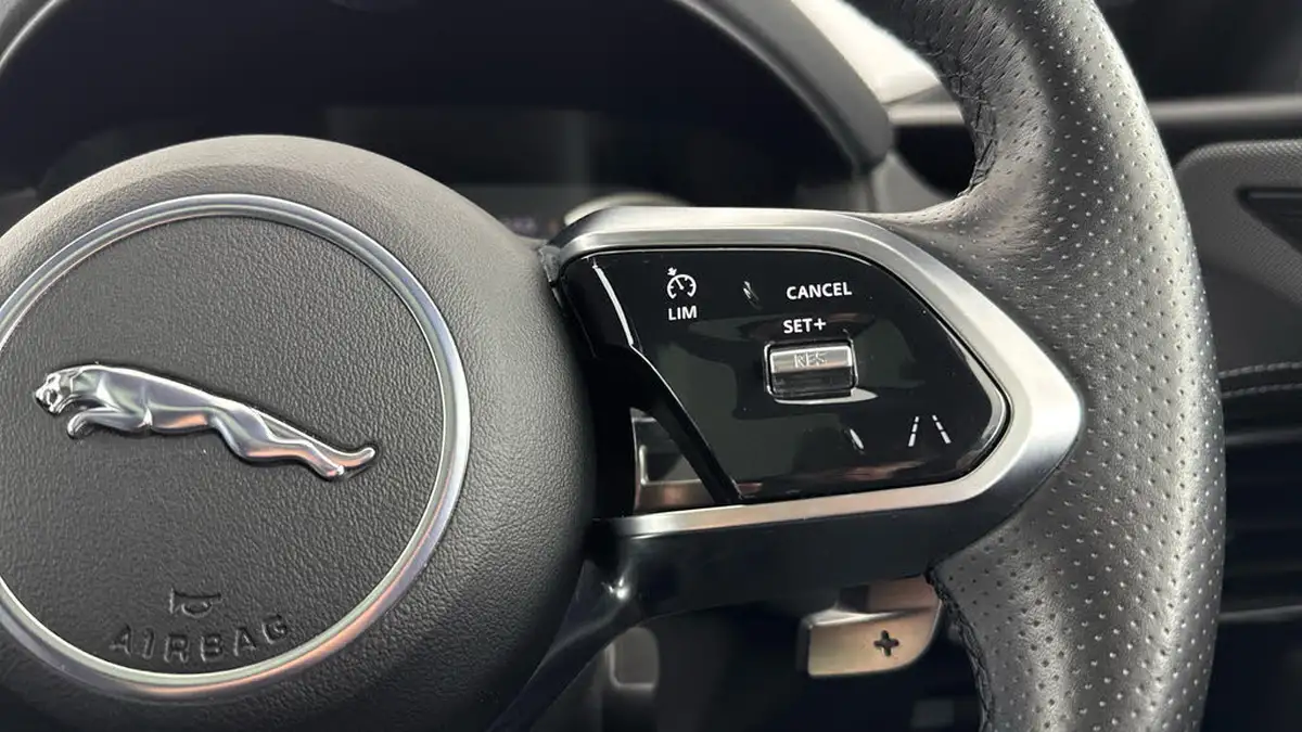 2020-jaguar-xe-20d-r-dynamic-s-big-21