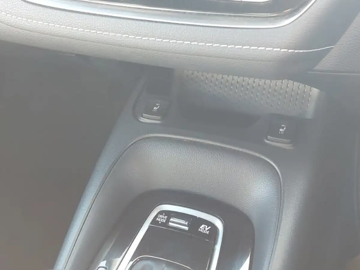2022-toyota-corolla-20-vvt-i-icon-tech-hatchback-big-18