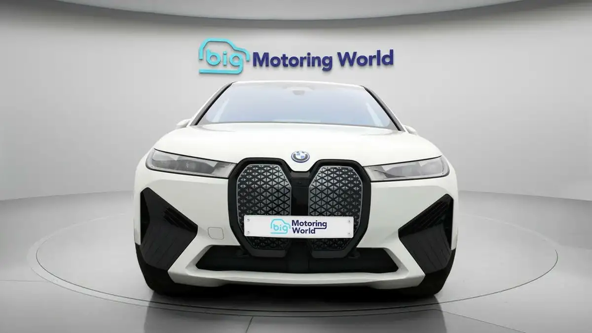 2022-bmw-ix-e-xdrive-40-m-sport-big-2