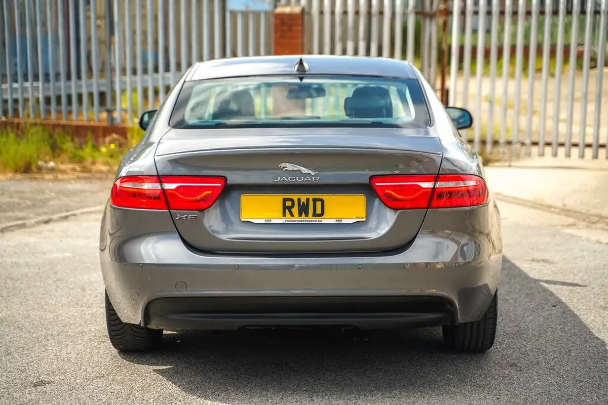 2017-jaguar-xe-20d-r-sport-163ps-ss-1999cc-big-8