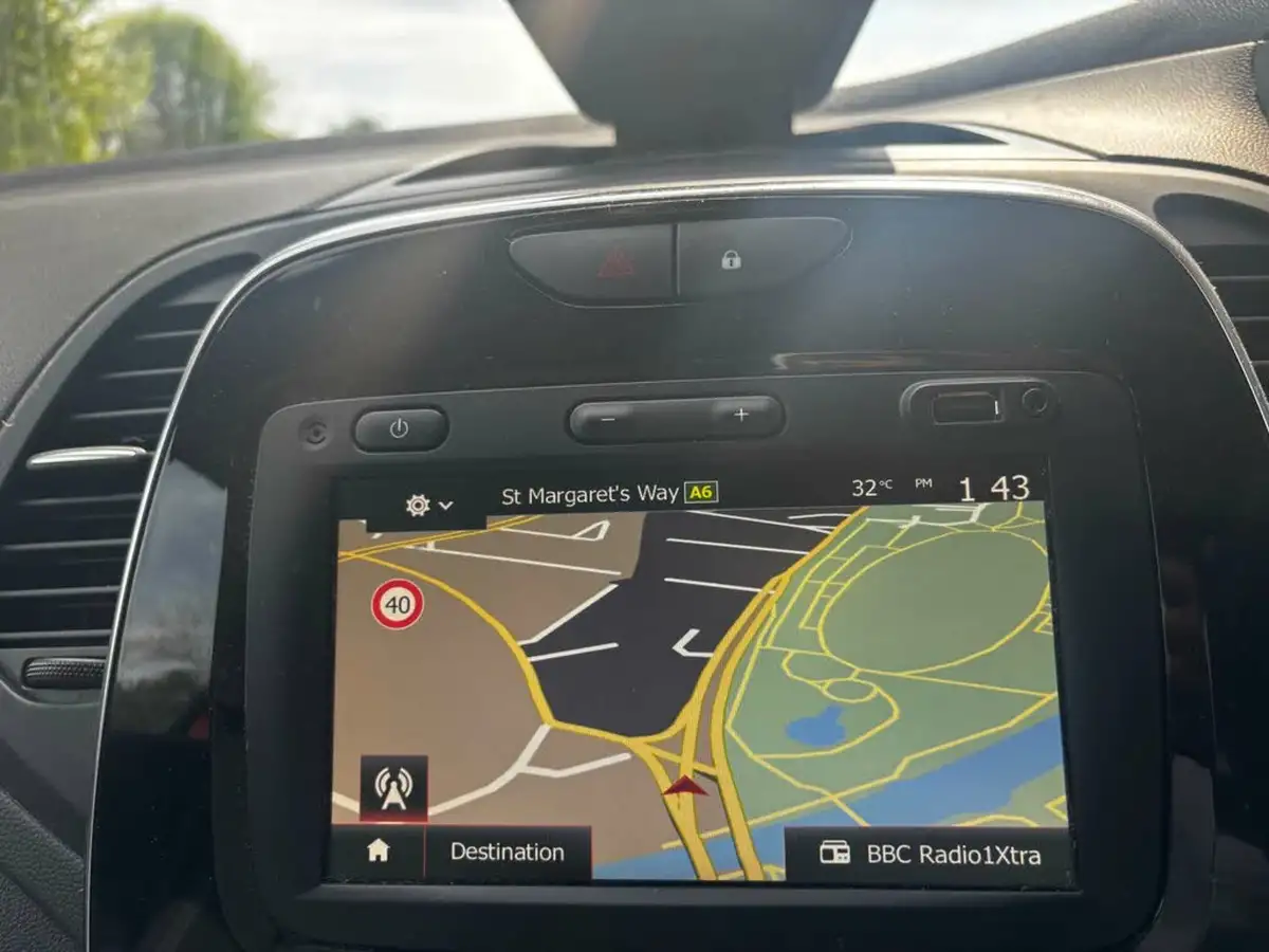 2019-renault-captur-09-tce-iconic-big-20