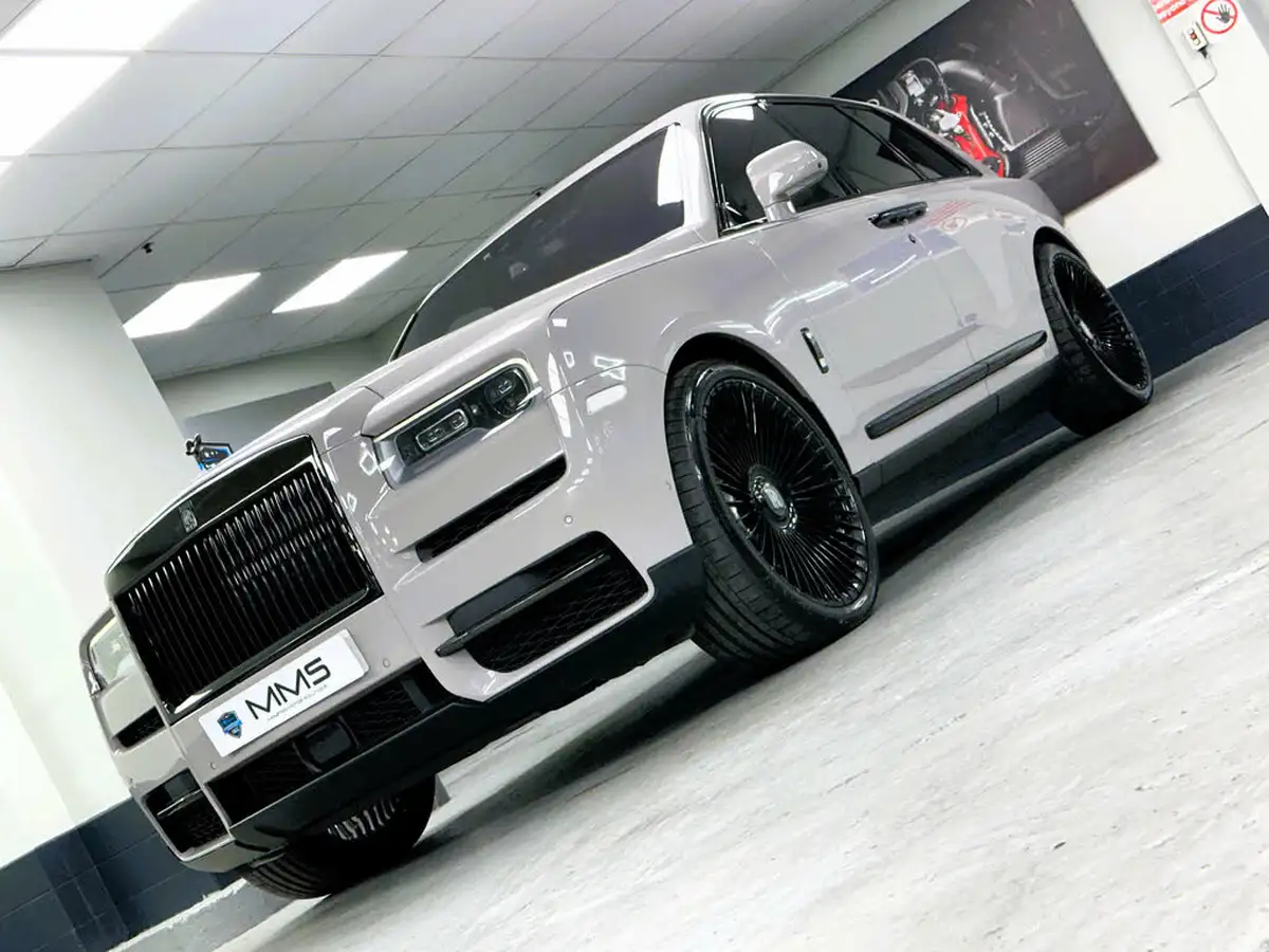 2023-rolls-royce-cullinan-675-black-badge-big-55