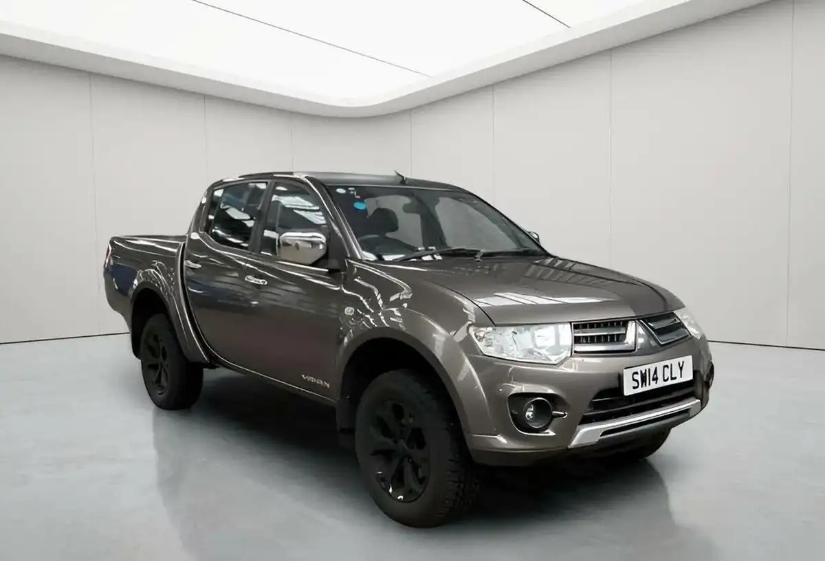 2014-mitsubishi-l200-25td-barbarian-black-big-3