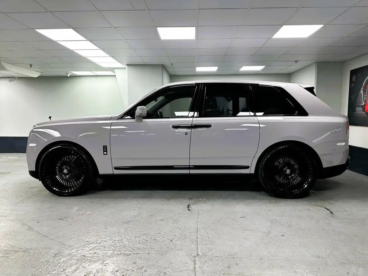 2023-rolls-royce-cullinan-675-black-badge-big-3