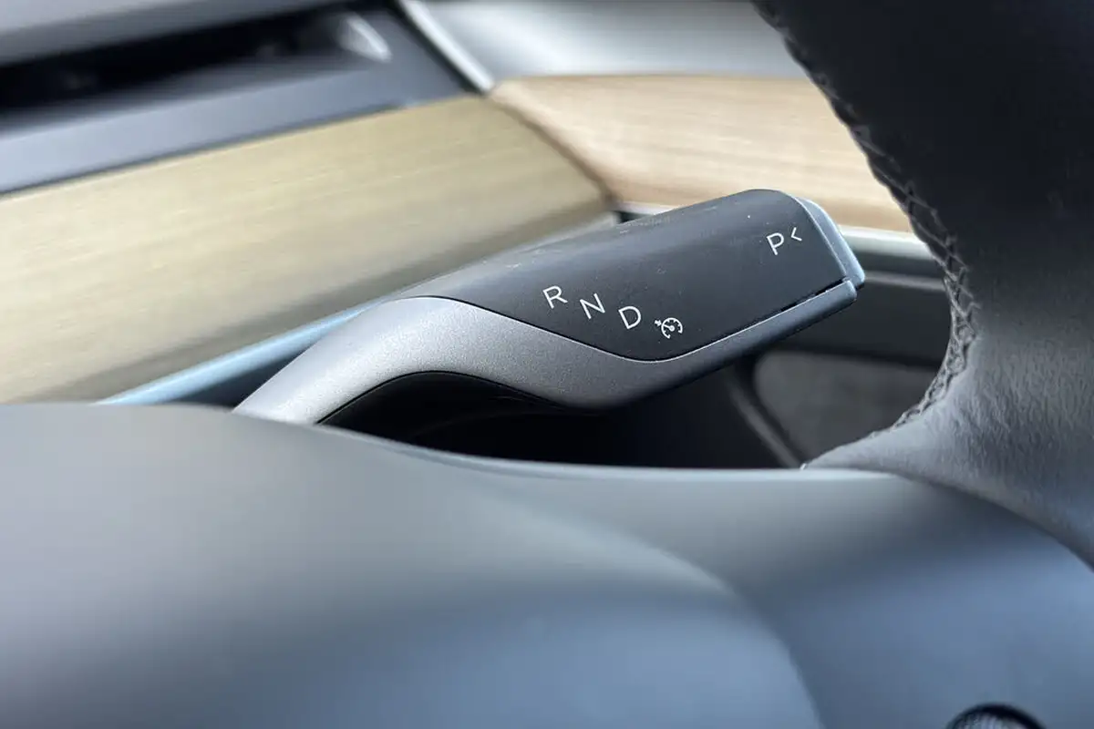 2022-tesla-model-y-e-long-range-big-12
