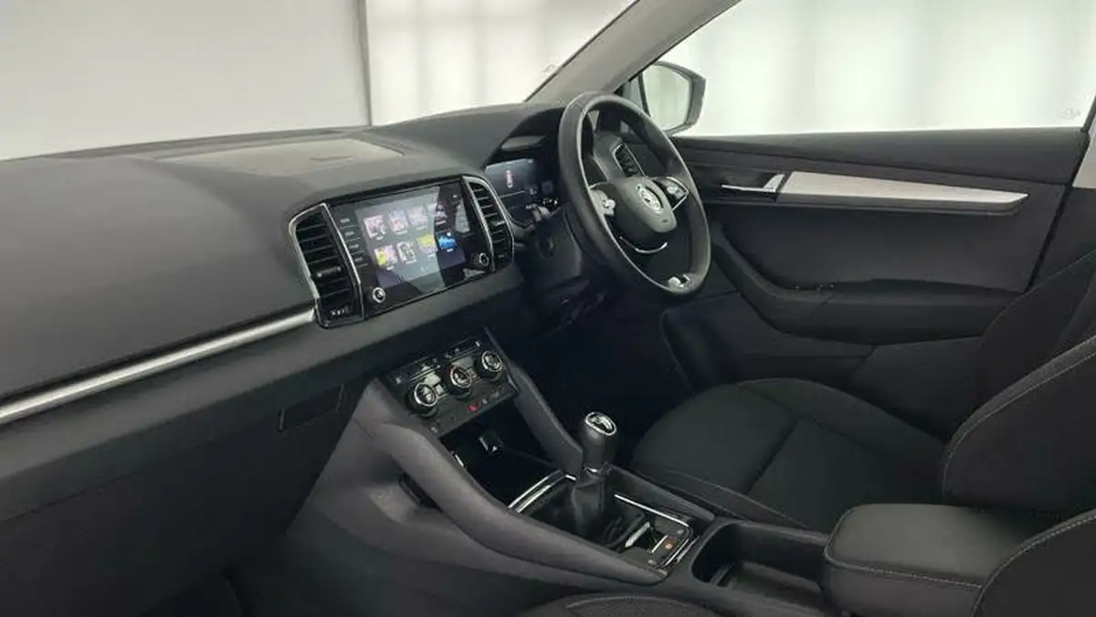 2023-skoda-karoq-15-tsi-se-drive-big-1
