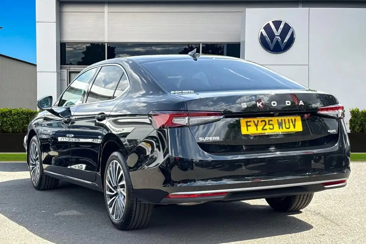 2025-skoda-superb-20tdi-laurin-klement-193ps-4x4-hatchback-big-1