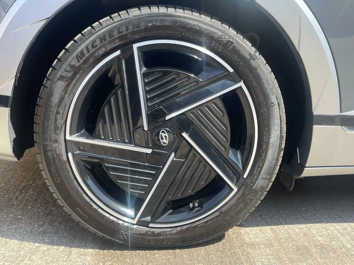 2024-hyundai-ioniq-5-e-ultimate-228ps-84kwh-tech-pack-max-rwd-big-9
