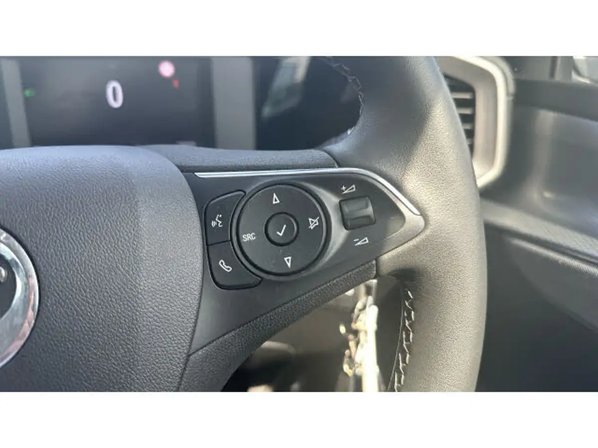 2022-vauxhall-mokka-12-design-100ps-big-29