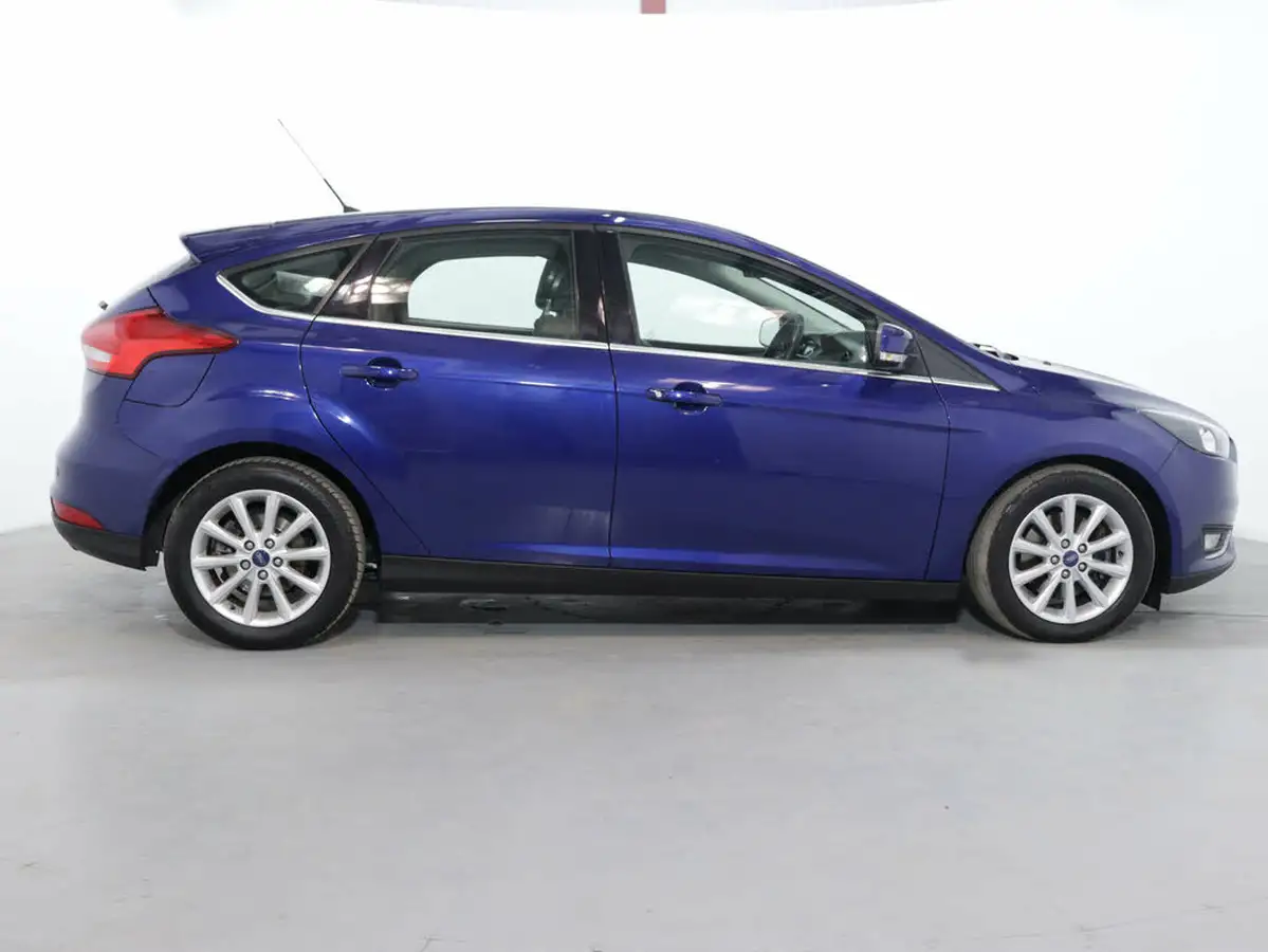 2015-ford-focus-15-titanium-hatchback-big-10