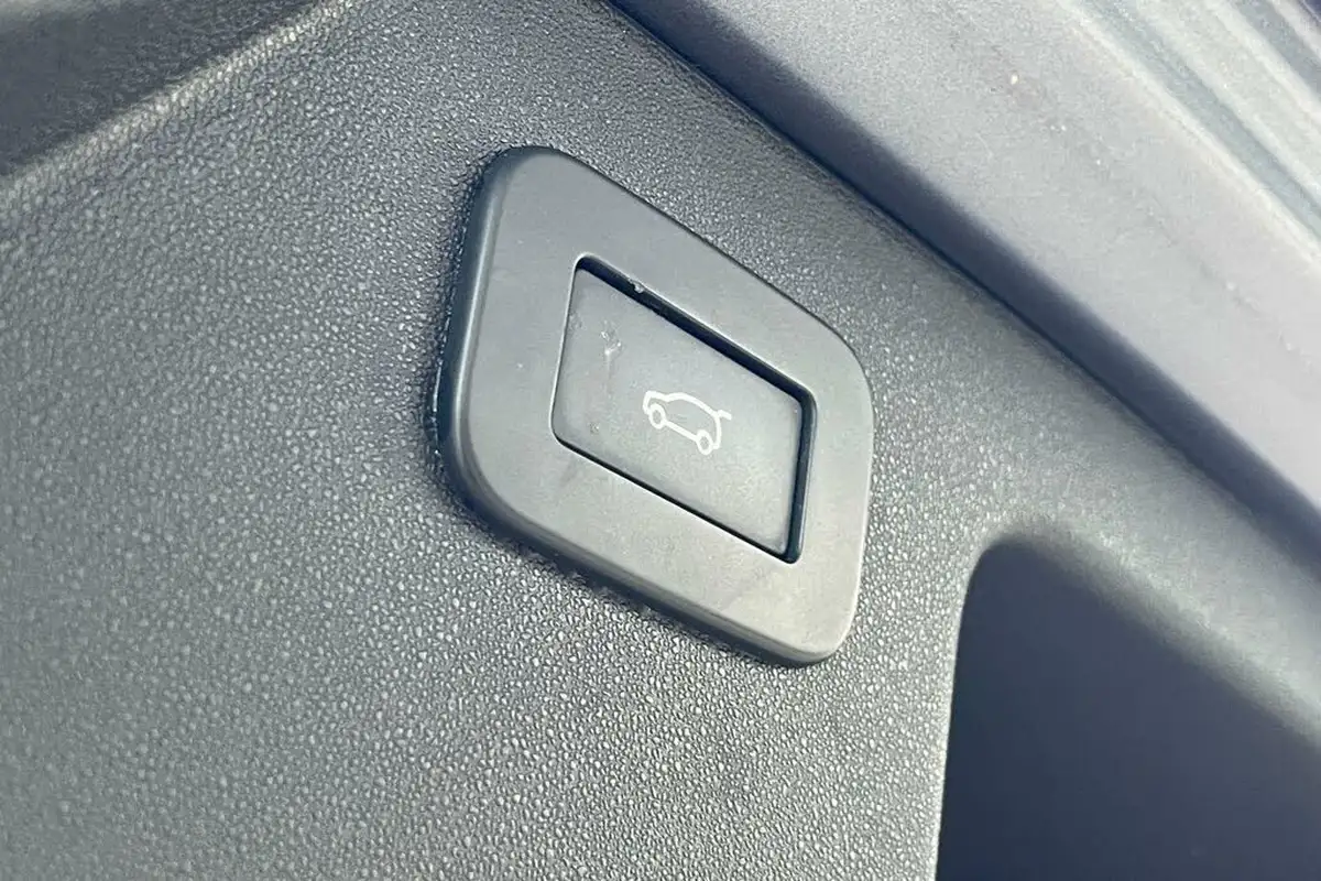 2022-land-rover-discovery-sport-20-d200-urban-edition-big-46