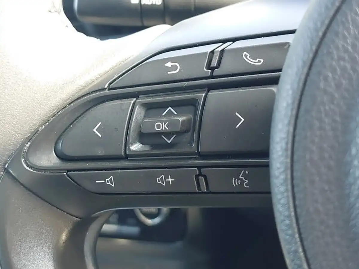 2022-toyota-yaris-15-vvt-i-icon-big-14