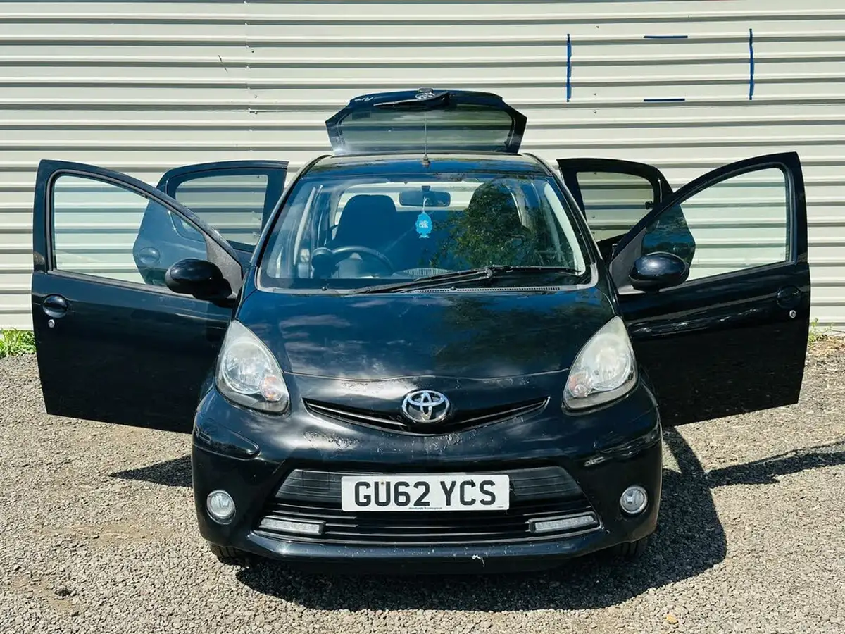 2012-toyota-aygo-10-aygo-fire-5d-big-16