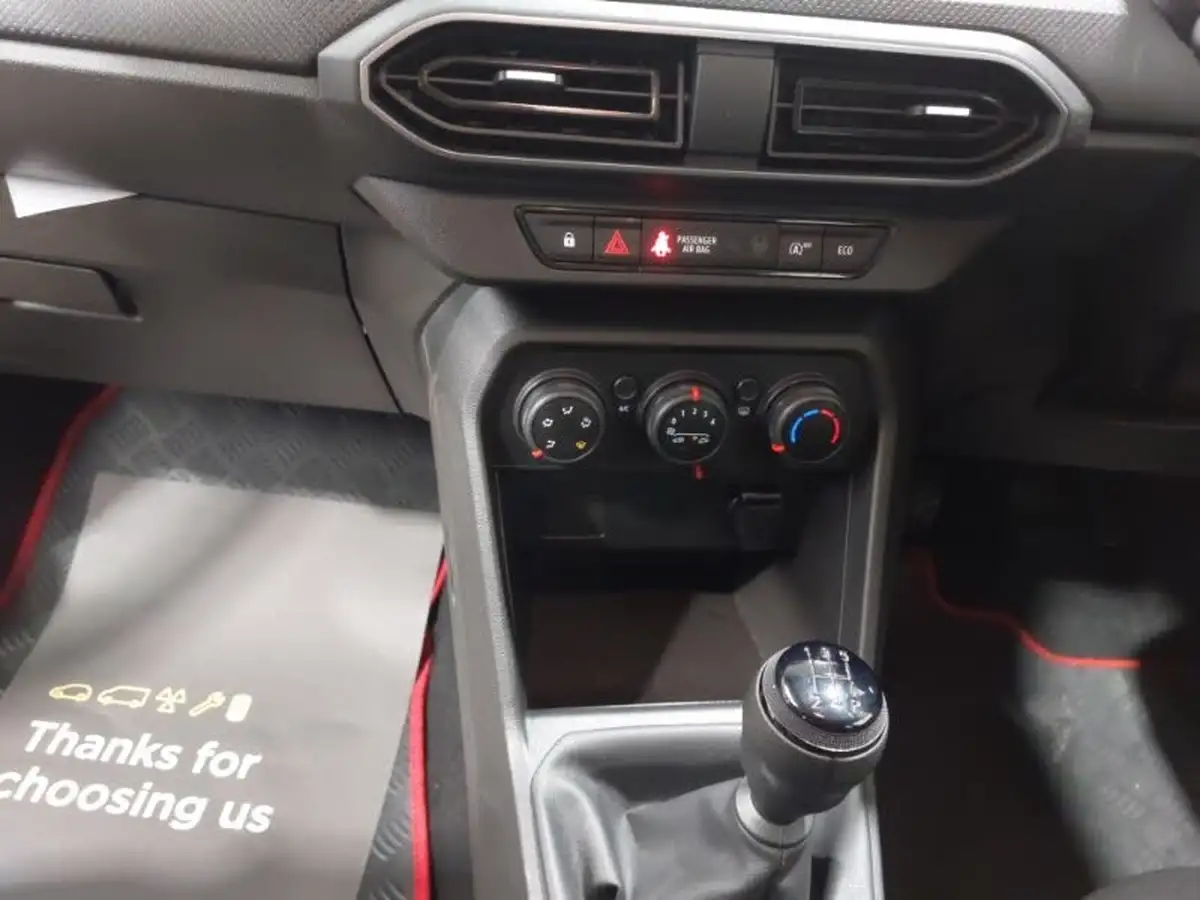 2023-dacia-sandero-10-tce-essential-90bhp-big-11