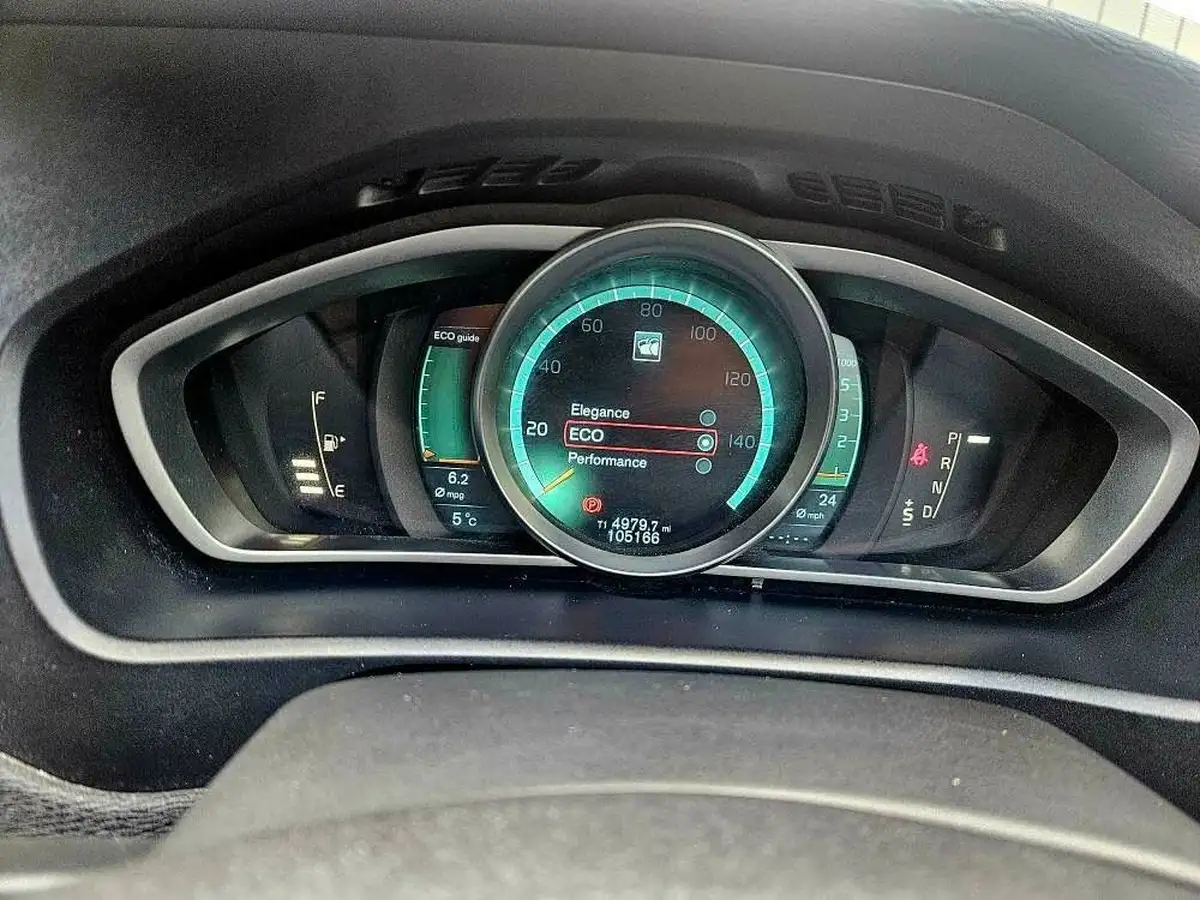 2013-volvo-v40-16td-d2-r-design-nav-powershift-big-16