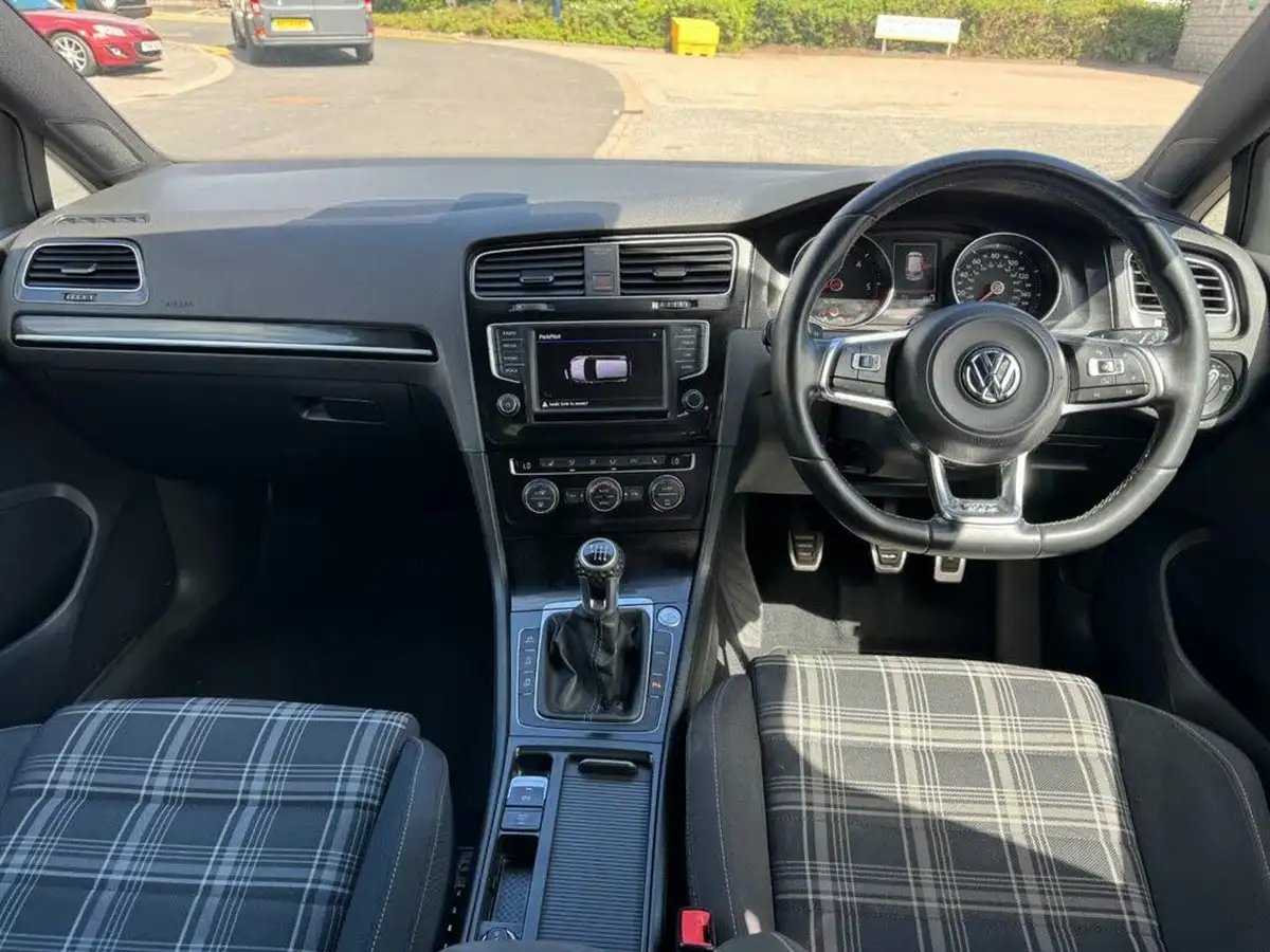 2016-volkswagen-golf-20tdi-gtd-bmt-hatchback-5d-big-5