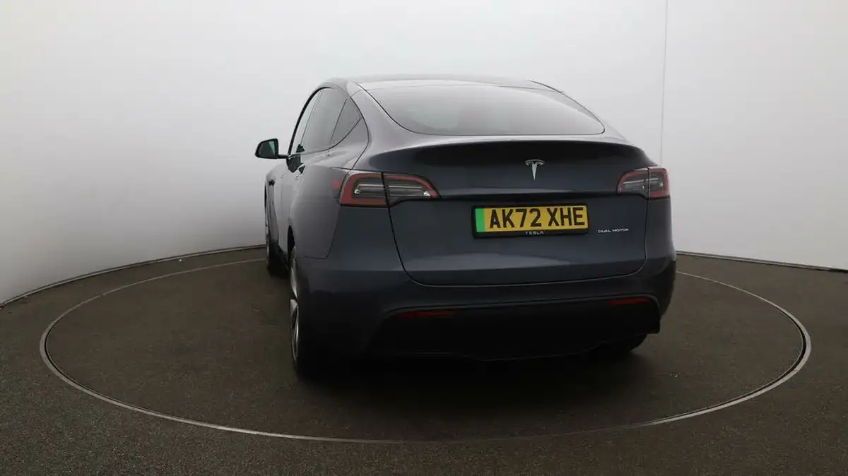 2022-tesla-model-y-e-long-range-big-57