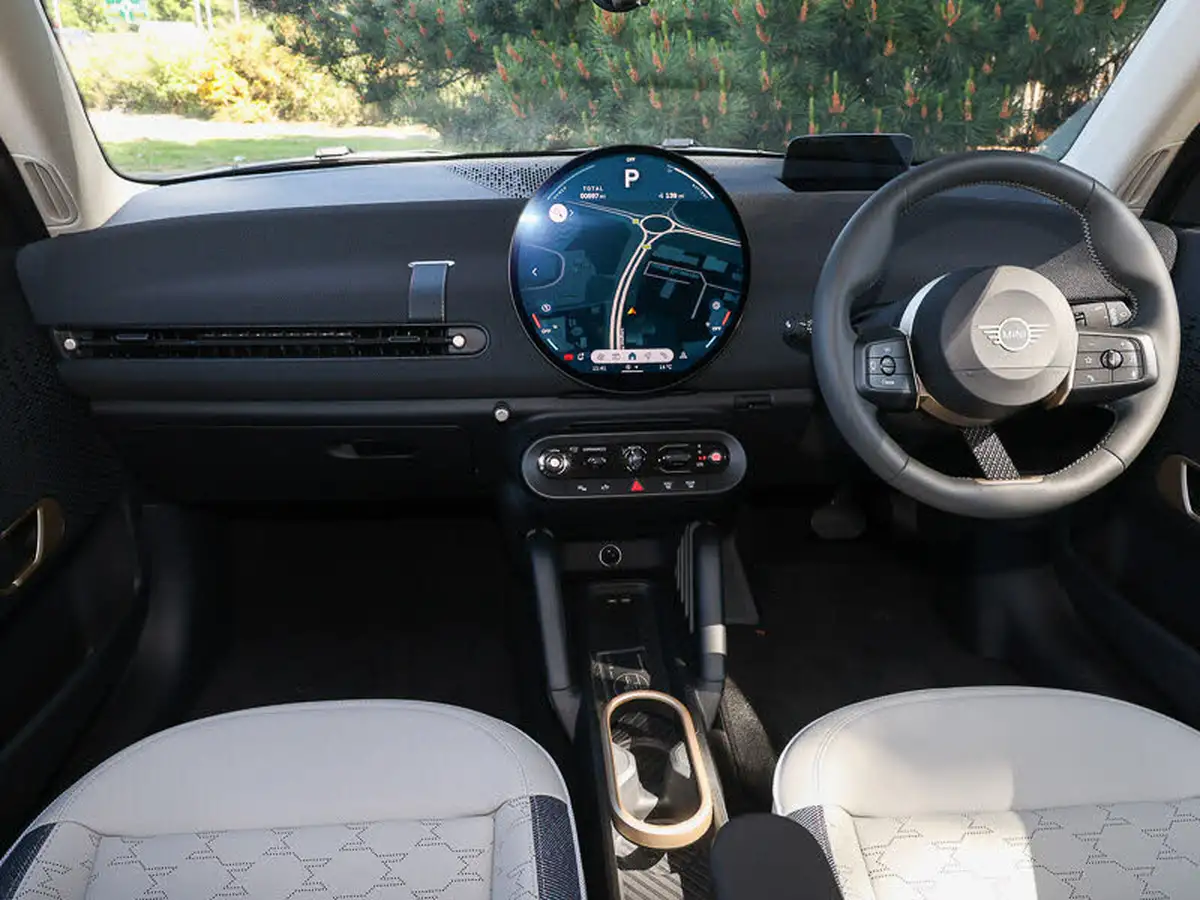 2024-mini-cooper-e-cooper-e-classic-big-3