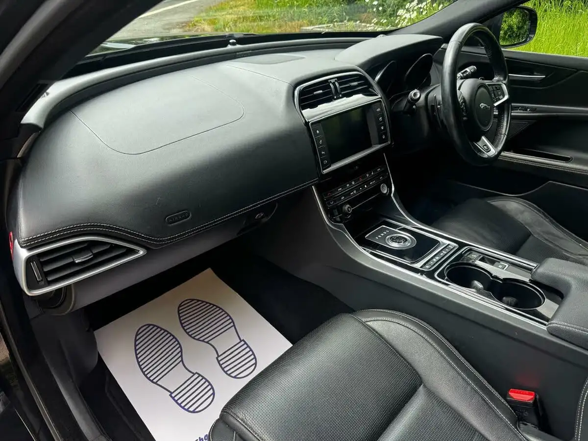 2016-jaguar-xe-20d-r-sport-163ps-auto-big-19