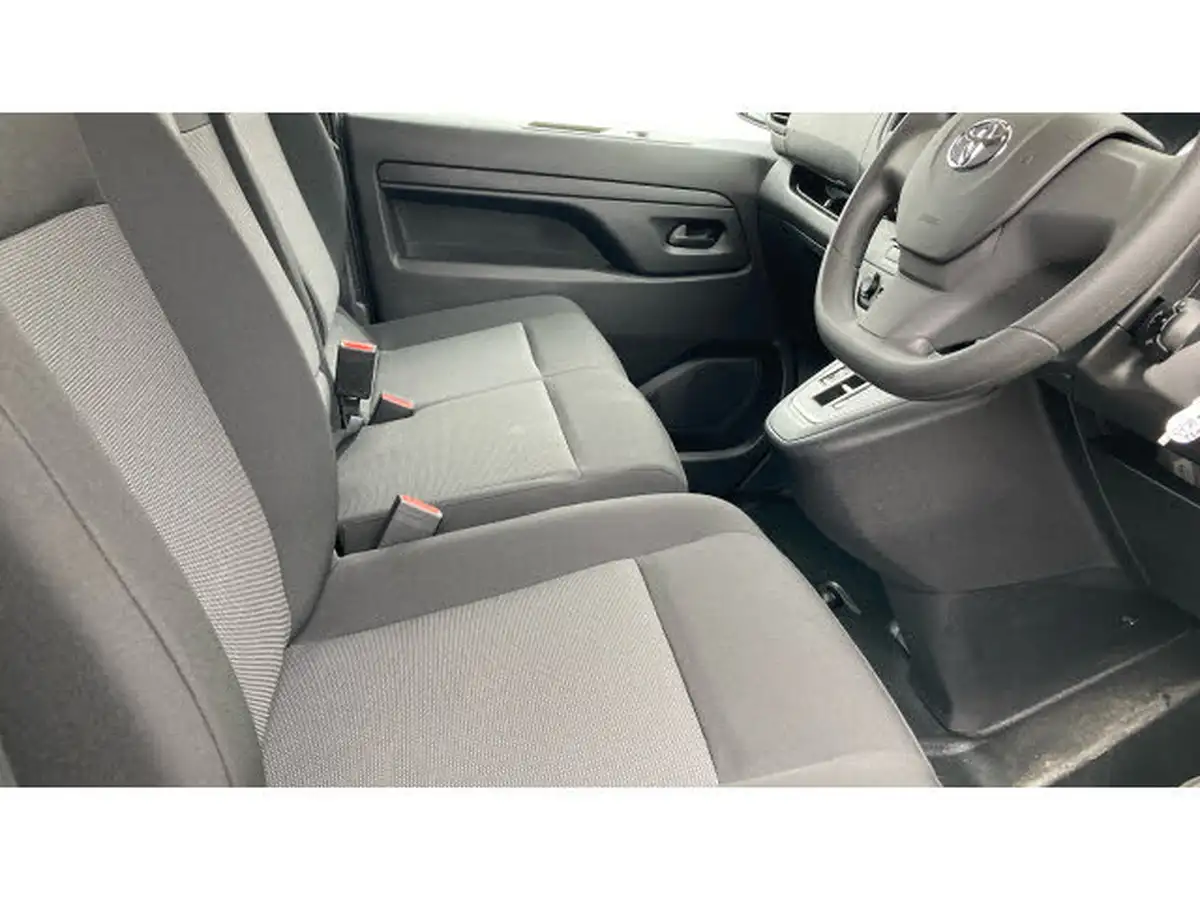 2023-toyota-proace-city-e-icon-l2-big-34