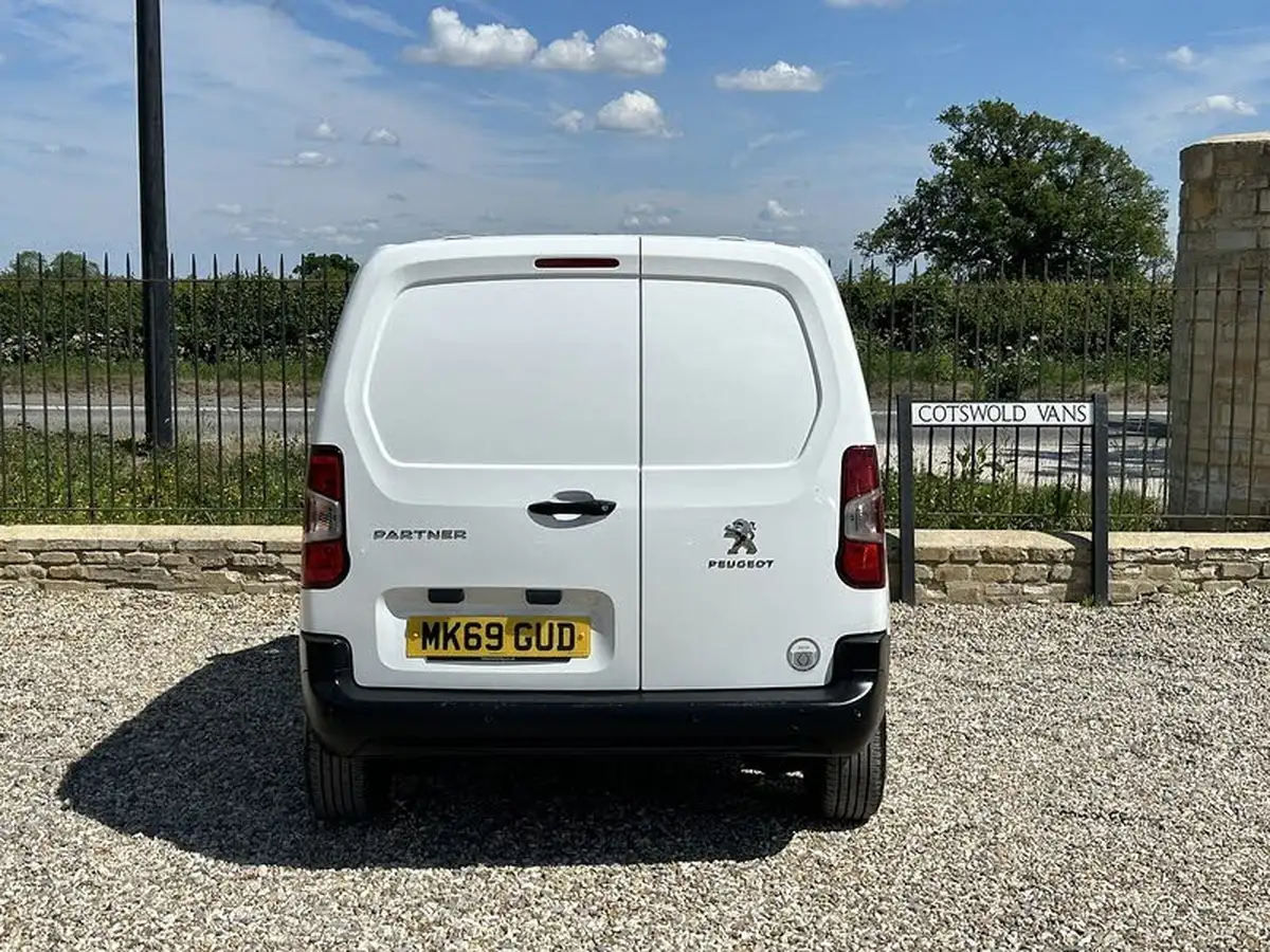 2019-peugeot-partner-15-bluehdi-1000-professional-100ps-eu6dt-panel-big-4