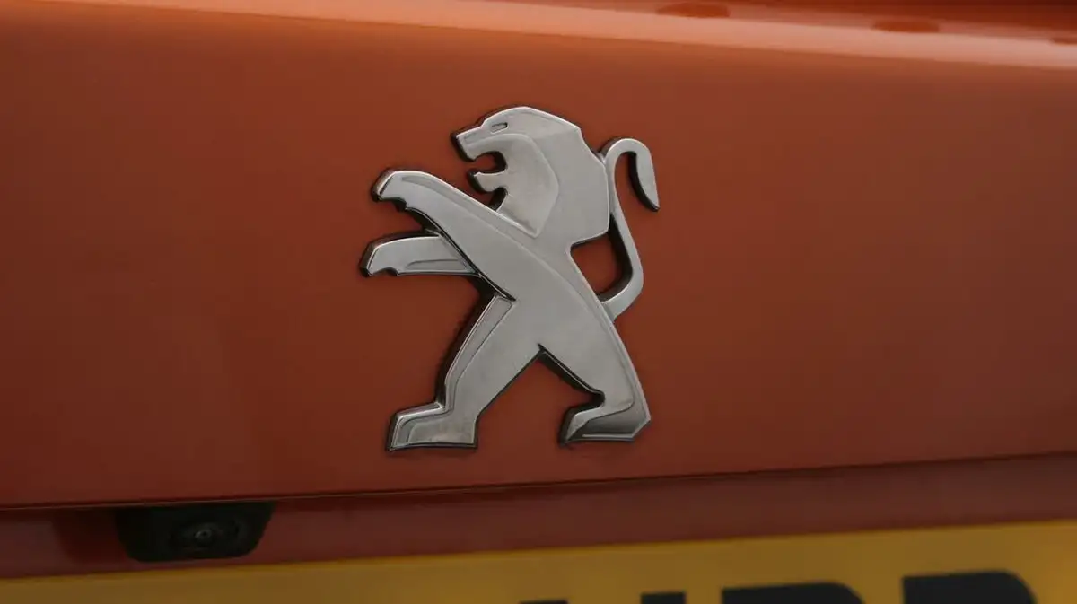 2020-peugeot-2008-suv-12-puretech-gt-line-big-23