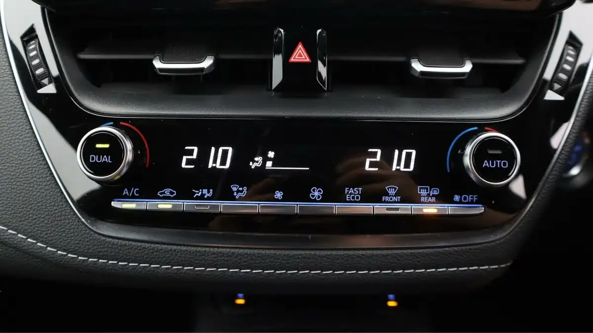 2023-toyota-corolla-18-vvt-i-gr-sport-138bhp-touring-sports-big-12