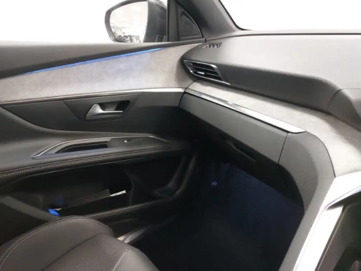 2023-peugeot-3008-suv-12-puretech-gt-136ps-hybrid-e-dsc6-big-10