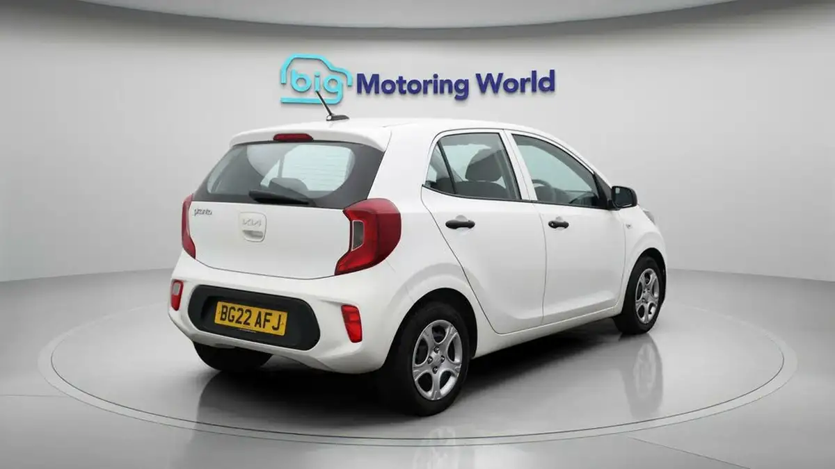2022-kia-picanto-10-1-big-7