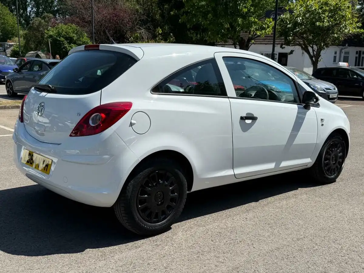 2015-vauxhall-corsa-12-s-3d-big-32