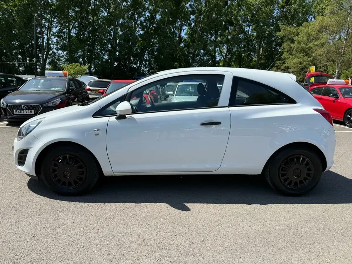 2015-vauxhall-corsa-12-s-3d-big-8