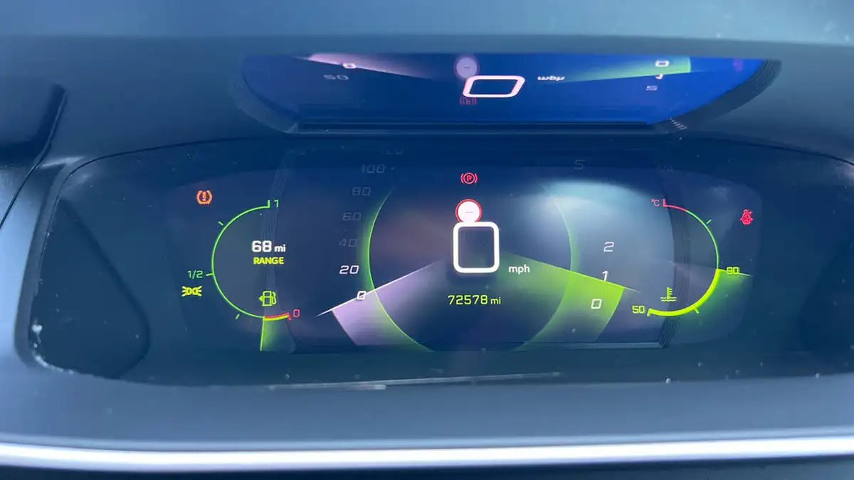 2022-peugeot-208-12-puretech-allure-premium-100ps-big-12