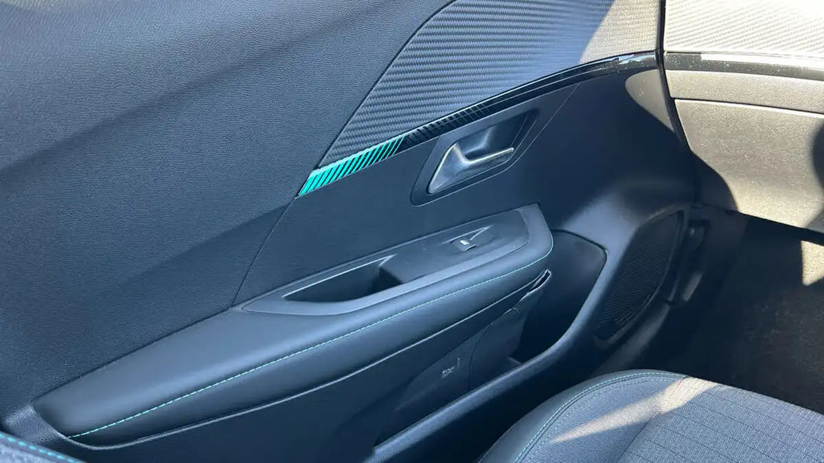 2022-peugeot-208-12-puretech-allure-premium-100ps-big-40