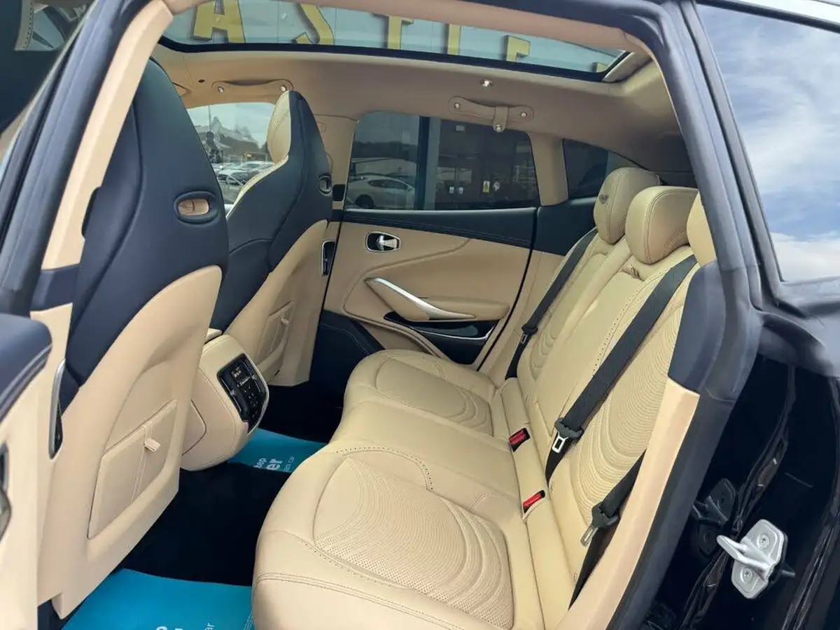2022-aston-martin-dbx-40-v8-big-15