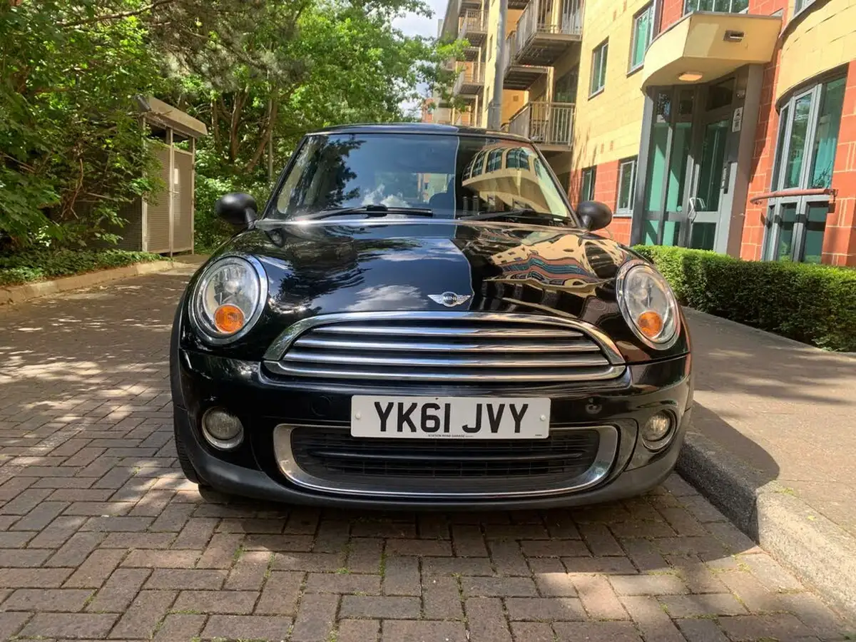 2011-mini-cooper-16-one-98bhp-hatchback-3d-auto-big-1